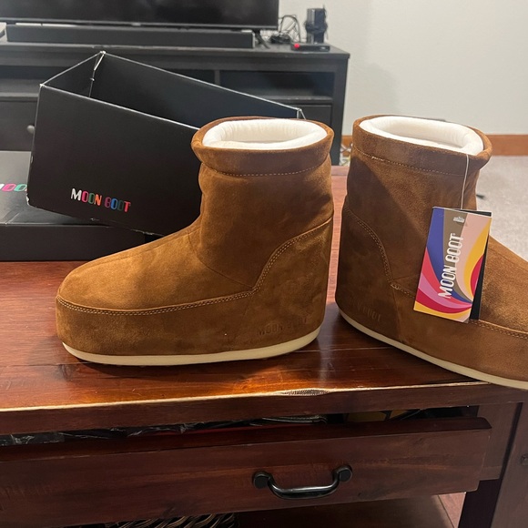 NWT/NWB Moon Boot Icon Low Nolace Suede boot in cognac brown - Picture 8 of 10